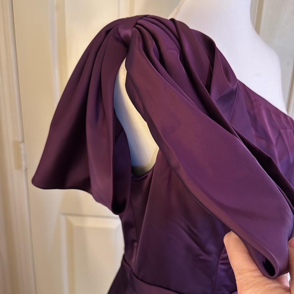 MAC DUGGAL
High Low Gown with Statement Bow - Picture 6 of 13